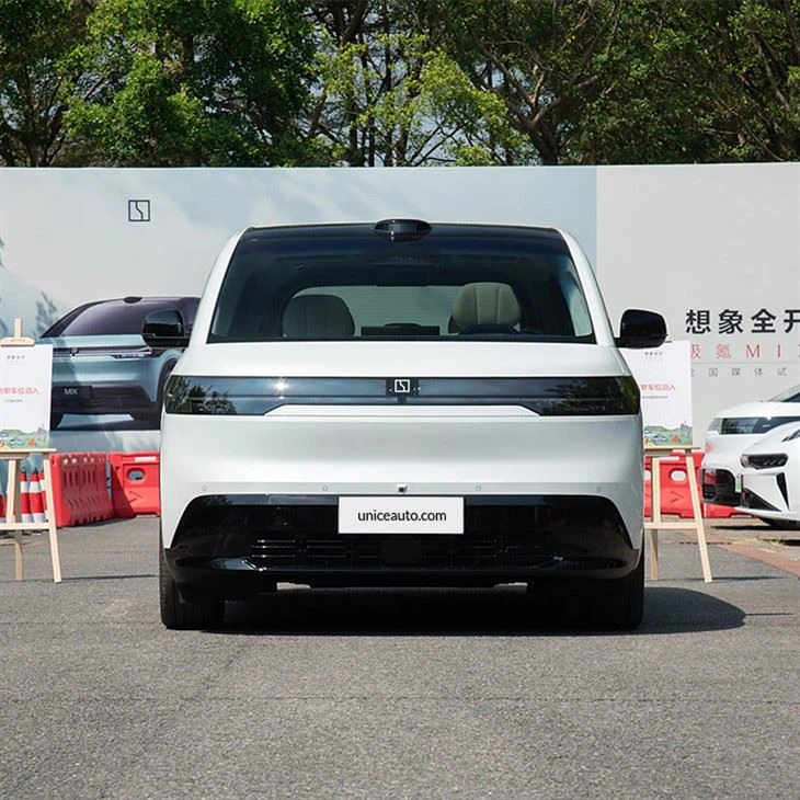 Zeekr MIX MPV
